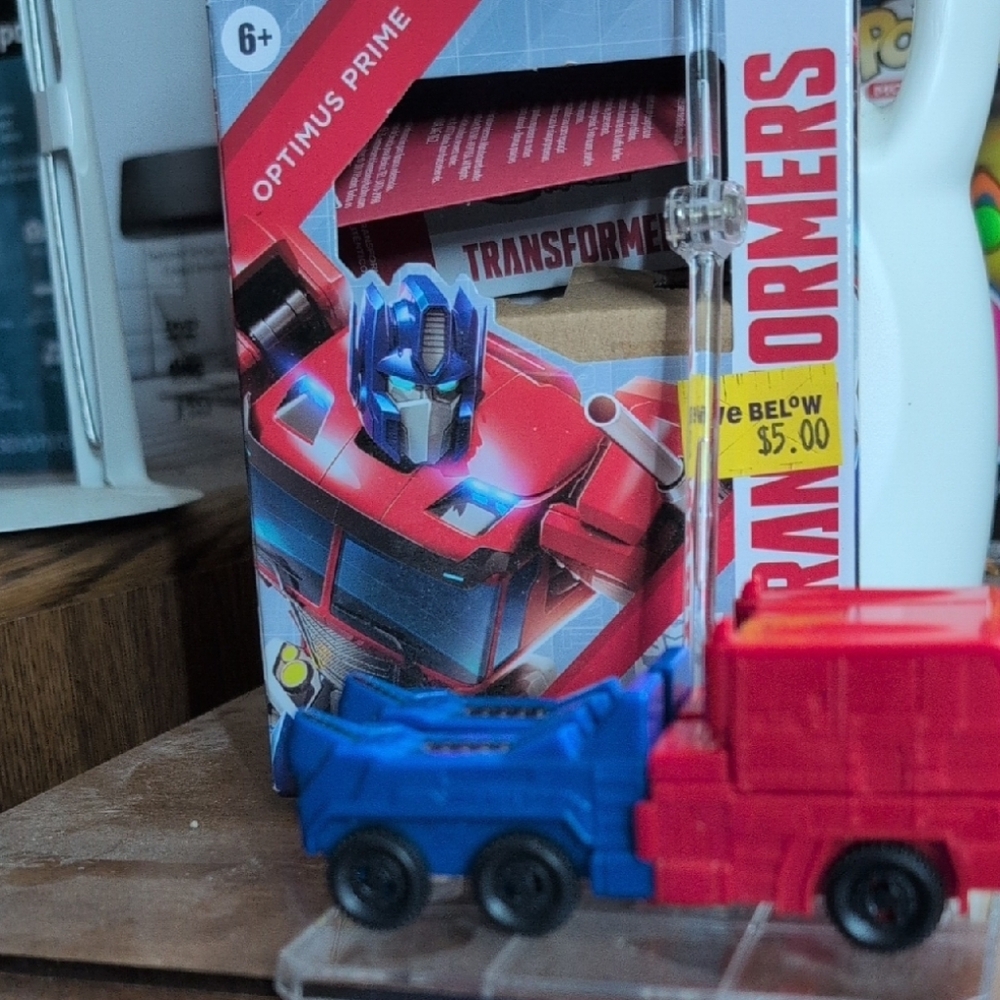 Hasbro Red and Blue Action Figure Playset